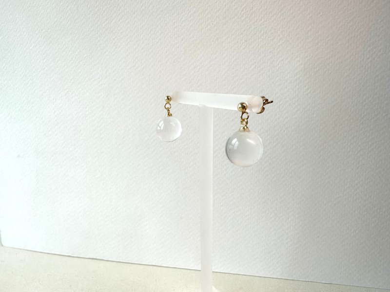 簡約月球玻璃耳環 - 耳環/耳夾/耳骨夾 - 玻璃 透明