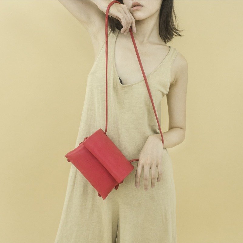 MINI No. Red Minimal Handmade Contrast Color Leather Leather Crossbody Shoulder Bag Simple Temper Commuter - กระเป๋าแมสเซนเจอร์ - หนังแท้ สีแดง