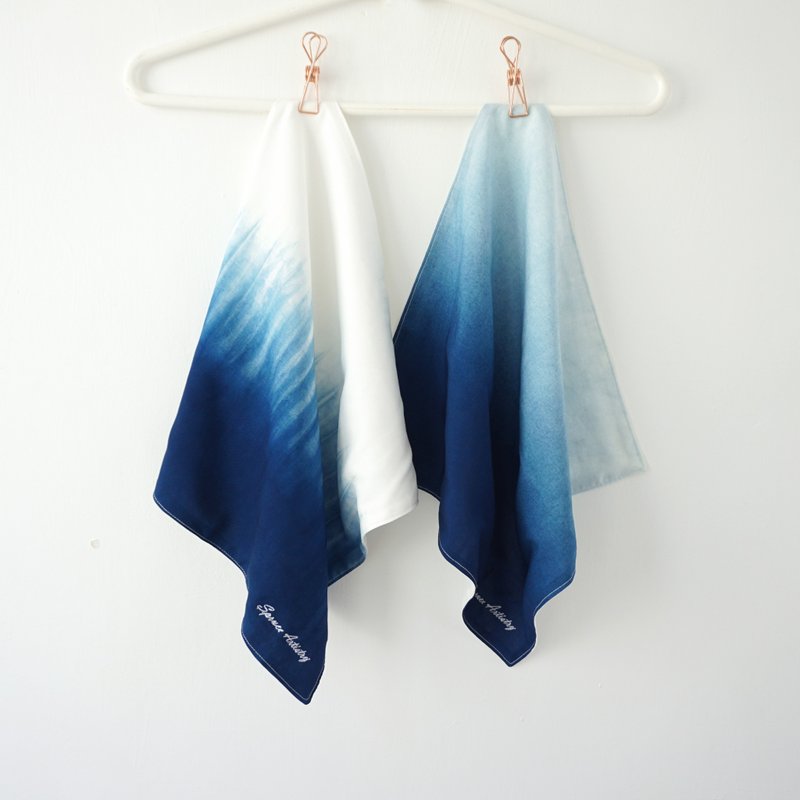 S.A x Spruce Forest/ Ocean 藍染杉樹林|海洋漸層刺繡logo桌巾 - 桌布/桌巾/餐墊 - 棉．麻 藍色