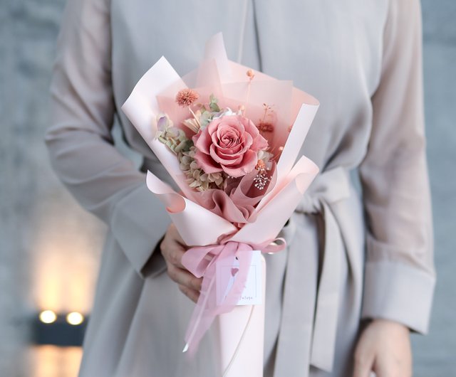 Single flower without withered big rose gradient pink Korean style bouquet  - Shop Atelier Paloya Dried Flowers & Bouquets - Pinkoi