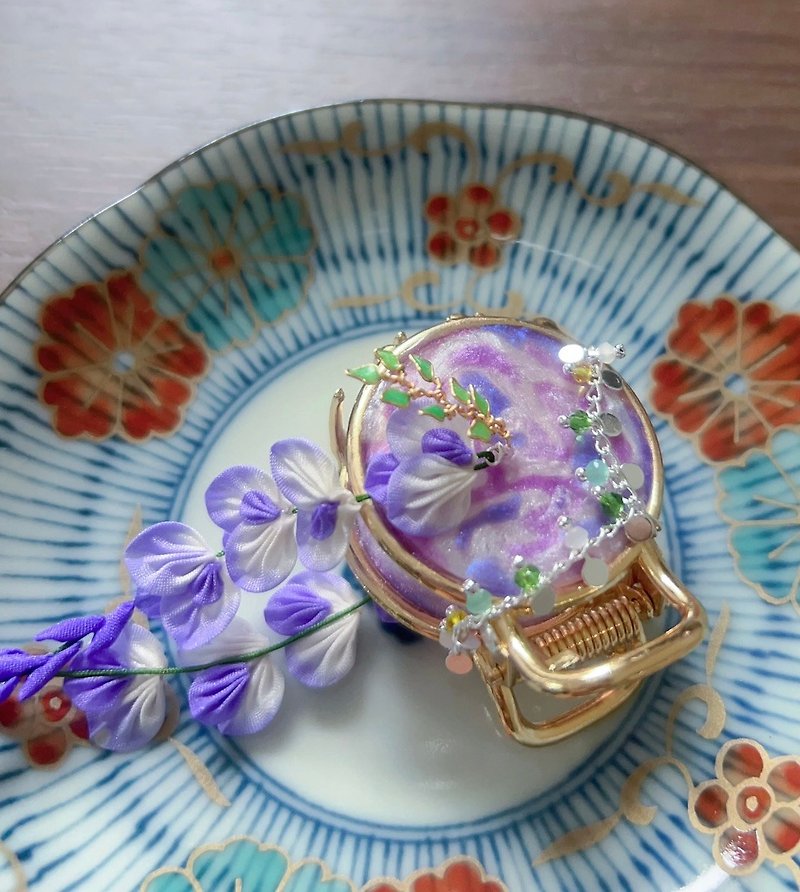 (Wisteria 2024) Japanese style cloth flower round gripper つまみ fretwork - Hair Accessories - Cotton & Hemp Purple