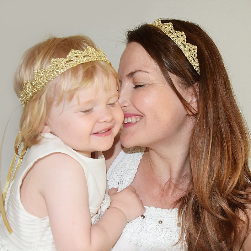 Gold Crown Headband Set for Mommy and Me, Metallic Golden Matching Headbands for Mother and Daughter - ของขวัญวันครบรอบ - วัสดุอื่นๆ สีทอง