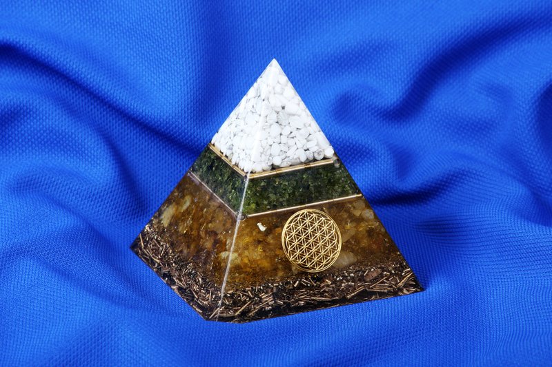 Orgone Pyramid Orgonite Aether Energy Energy Conversion Orgone Meditation Crystal - Items for Display - Crystal Gold