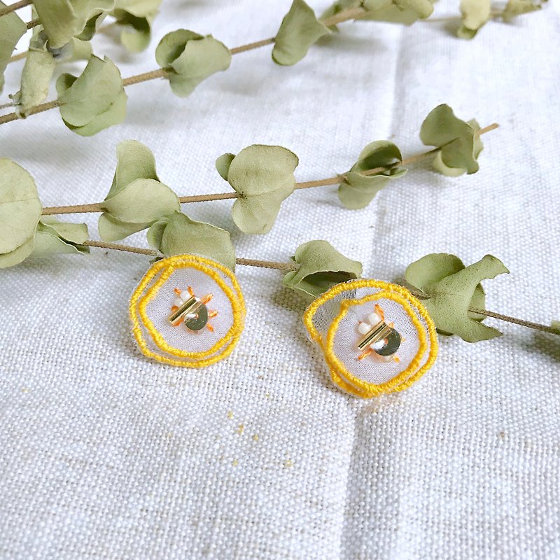 Handmade embroidery//Waterdrops and flowers double-layer translucent earrings/Clip-on - Earrings & Clip-ons - Thread Yellow