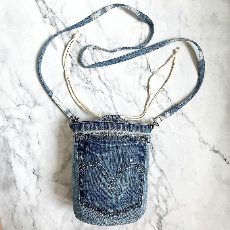 (Customized) Jeans Transformation Drum Rope Diagonal Bag - กระเป๋าแมสเซนเจอร์ - วัสดุอื่นๆ 