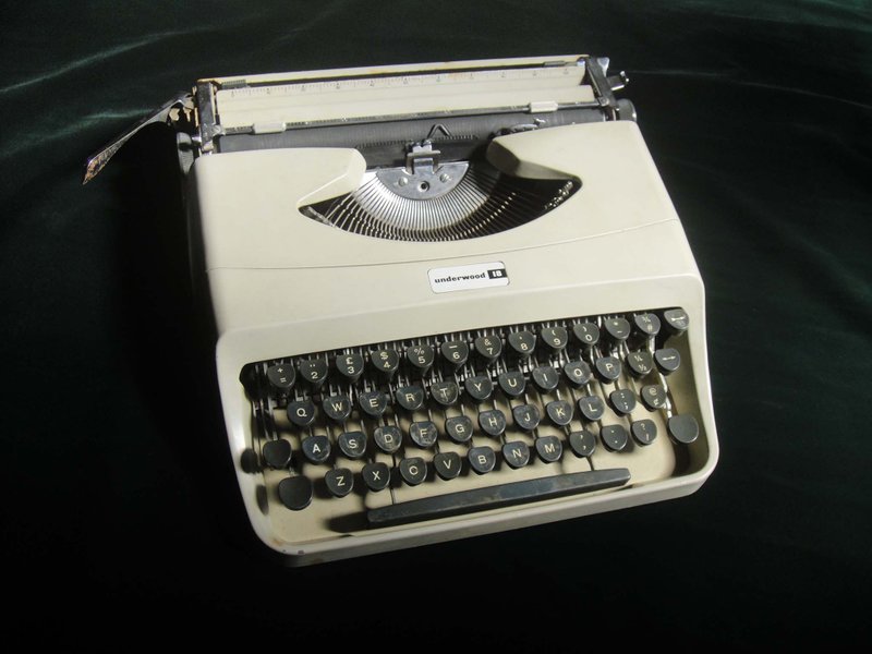 【OLD-TIME】Early Italian-made metal typewriter F-5 - ของวางตกแต่ง - วัสดุอื่นๆ 