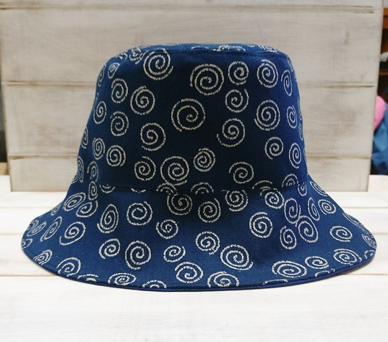 パターン＆両面無地の青色の帽子バイザーの風ロール - 帽子 - コットン・麻 ブルー
