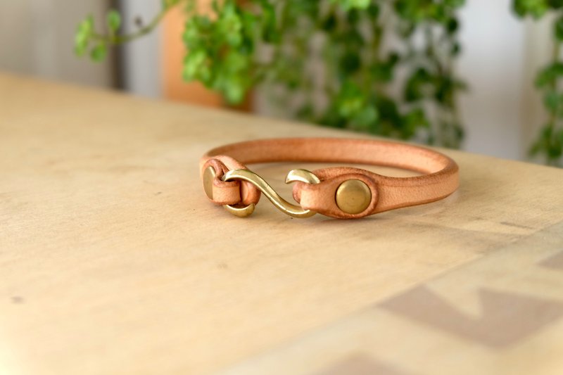 Bronze S hook leather bracelet Italian vegetable tanned leather - สร้อยข้อมือ - หนังแท้ 