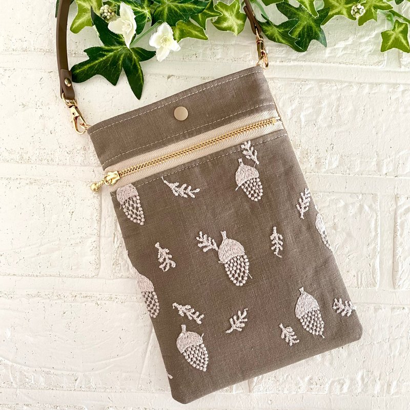 minä perhonen Acorn Smartphone Pouch - กระเป๋าเครื่องสำอาง - ผ้าฝ้าย/ผ้าลินิน 