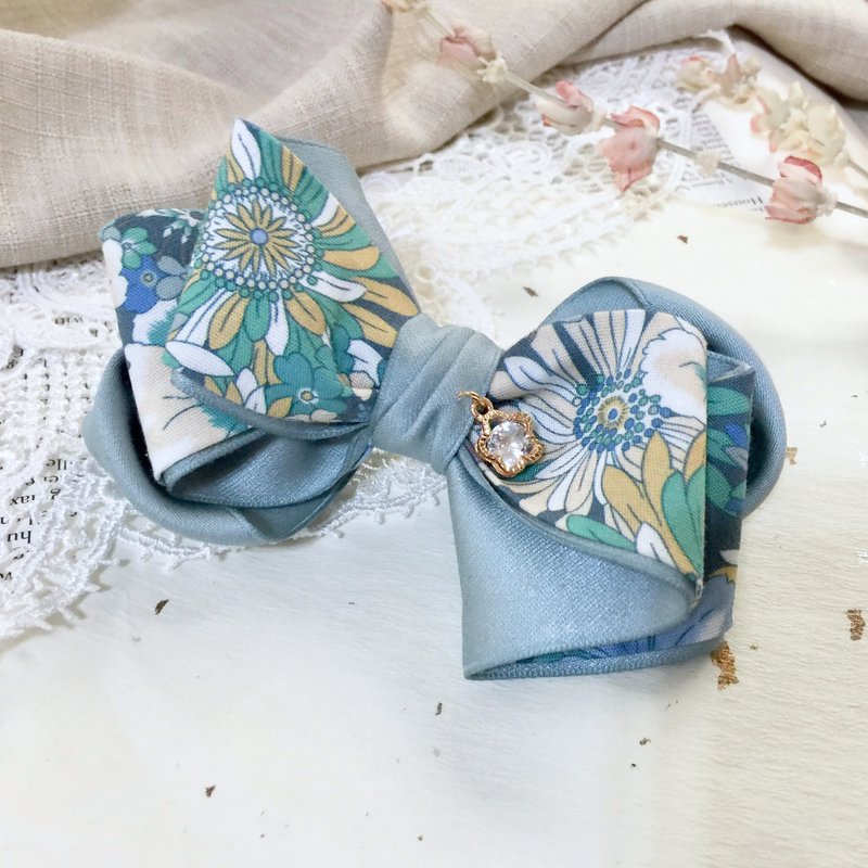 Pale Teal/ multi-dimensional flowers ‧ bow hair tress banana clip spring clip ring clip shark - เครื่องประดับผม - วัสดุอื่นๆ หลากหลายสี