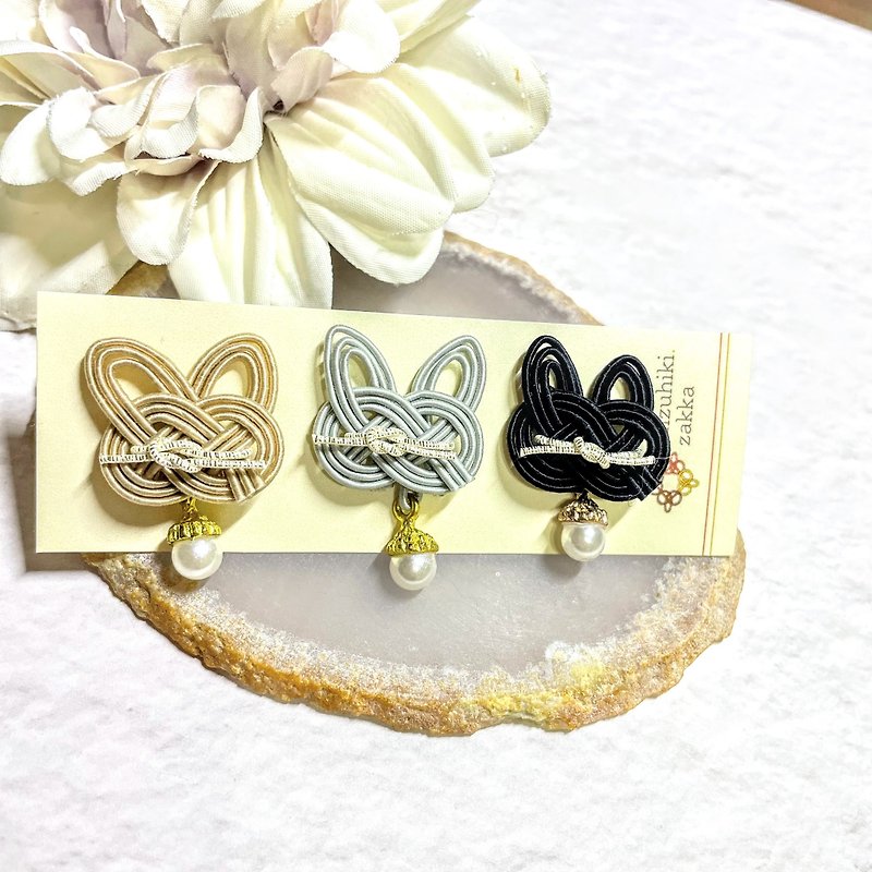 [Japanese tradition] mizuhikii cat earrings or Clip-On with charm (3 colors) Mizuhiki to connect your relationship - Earrings & Clip-ons - Paper Black