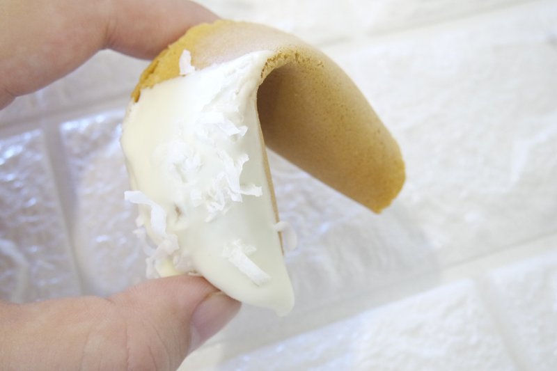 【水果幸運籤餅：椰子幸運餅乾】 - 手工餅乾 - 新鮮食材 白色