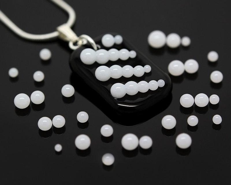 Polka Dot bubbles necklace Black and White glass pendant Birthday gift for her - สร้อยคอ - แก้ว สีดำ