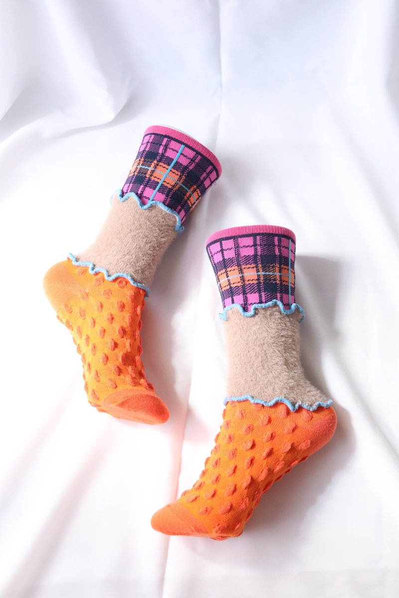 Orange x Pink Fluffy Colorful Mellow Socks Flashy Socks Unique Size 22.5-25 Women's Socks - ถุงเท้า - วัสดุอื่นๆ สีส้ม