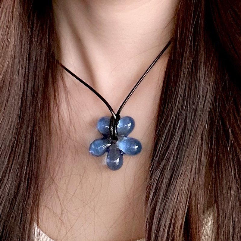 Gummy Bloom Robe Necklace - Blue/ Purple Shades | Bubblebloom Studio - 項鍊 - 玻璃 