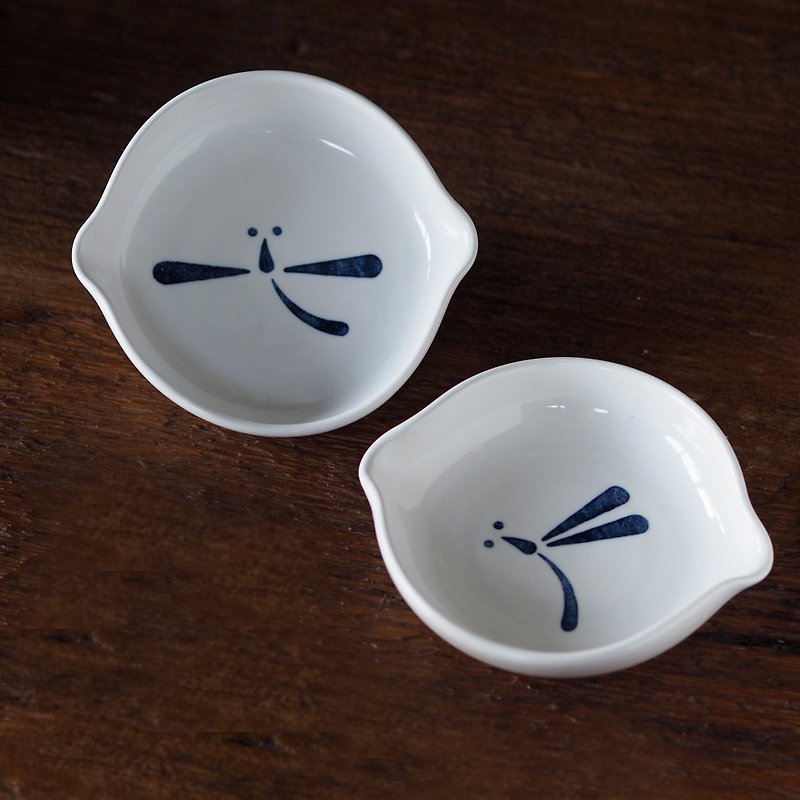 Water drop plate [endless life] dragonfly 2 into the group - Small Plates & Saucers - Porcelain White