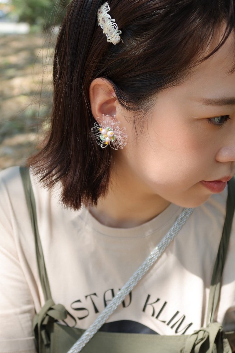 The fourth air pollen green earrings/ear needles/ Clip-On/clip-on/ear accessories - Earrings & Clip-ons - Other Materials Pink