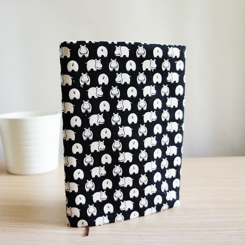 Lovely [small hippo & stripe double-sided cloth book cover] book cover [25K log, A5 PDA available] E - ปกหนังสือ - ผ้าฝ้าย/ผ้าลินิน สีดำ