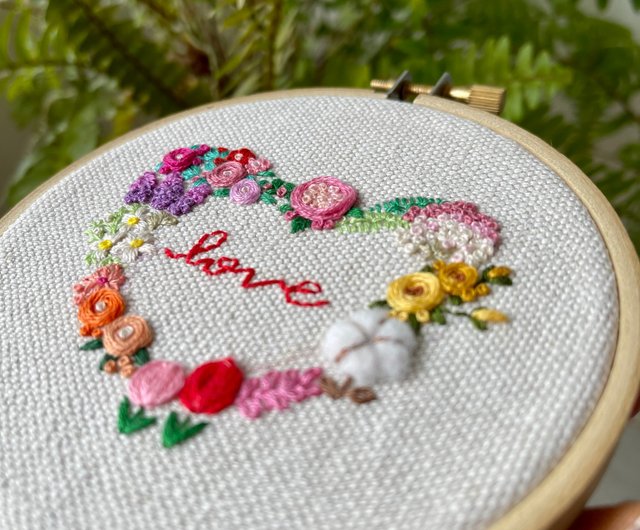 I love so I am 手刺繍ジュエリー 4インチ - ショップ jessembroidery ...