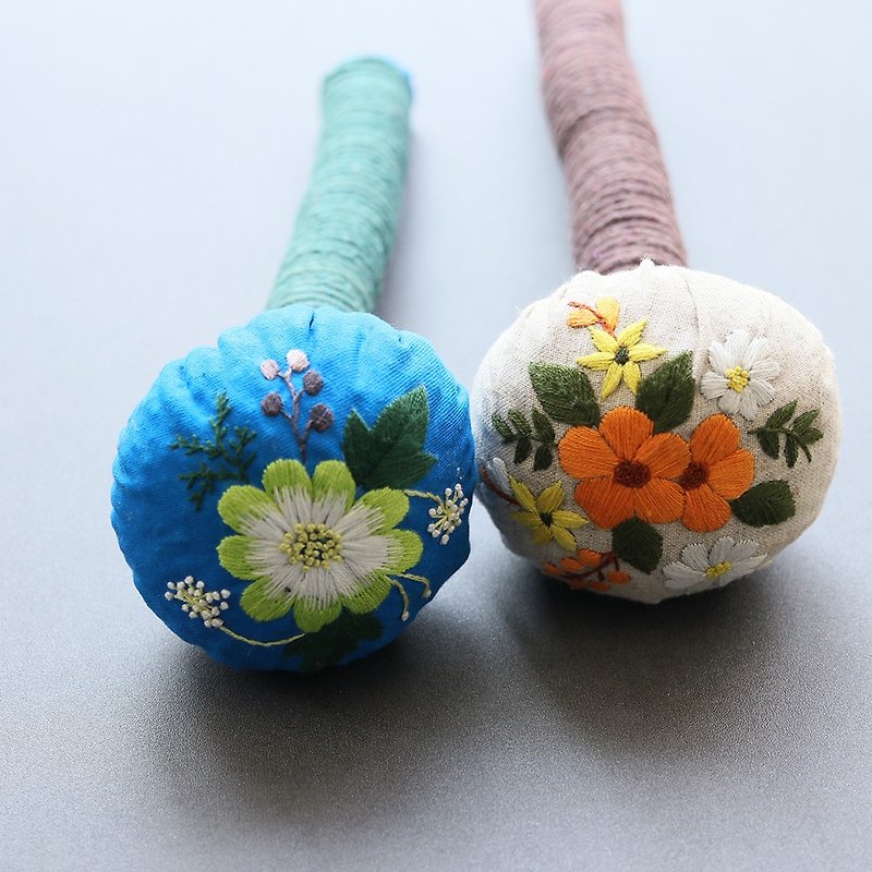 Hand-embroidered Massagers Daisy and Winter Jasmine Pattern - Other - Cotton & Hemp 