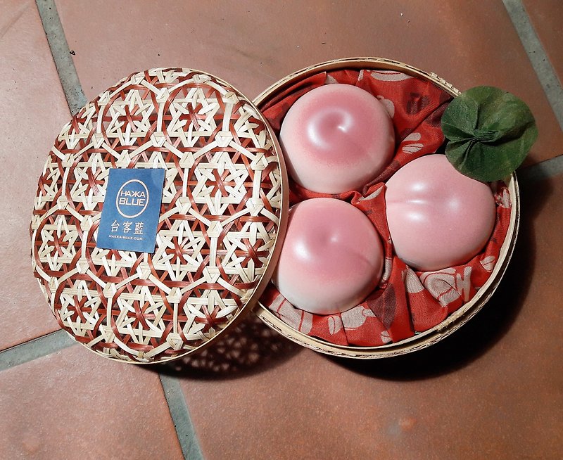 (台客藍) 喜桃*桃喜杯3入組合-手工藤編盒包裝+紅花布 - 茶壺/茶杯/茶具 - 瓷 粉紅色