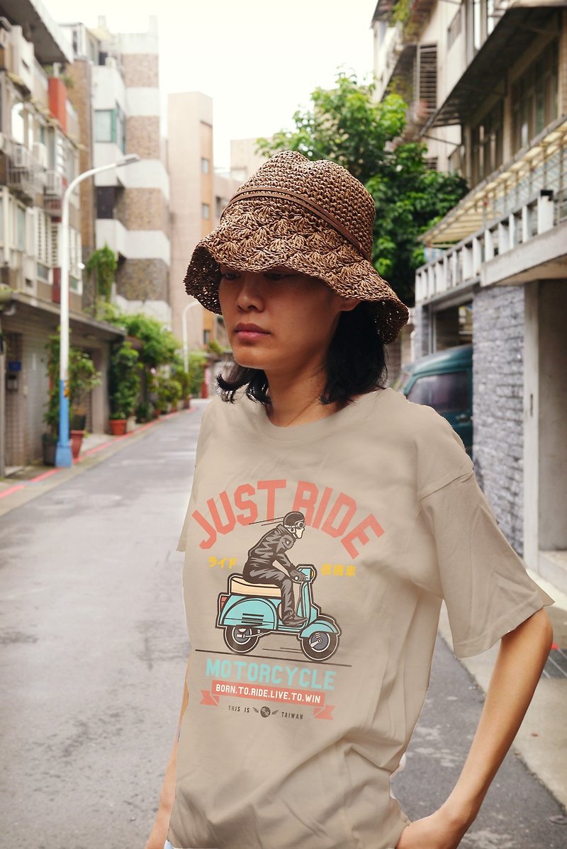 Funny Taiwanese T-shirt is very original motorcycle - Unisex Hoodies & T-Shirts - Cotton & Hemp Khaki