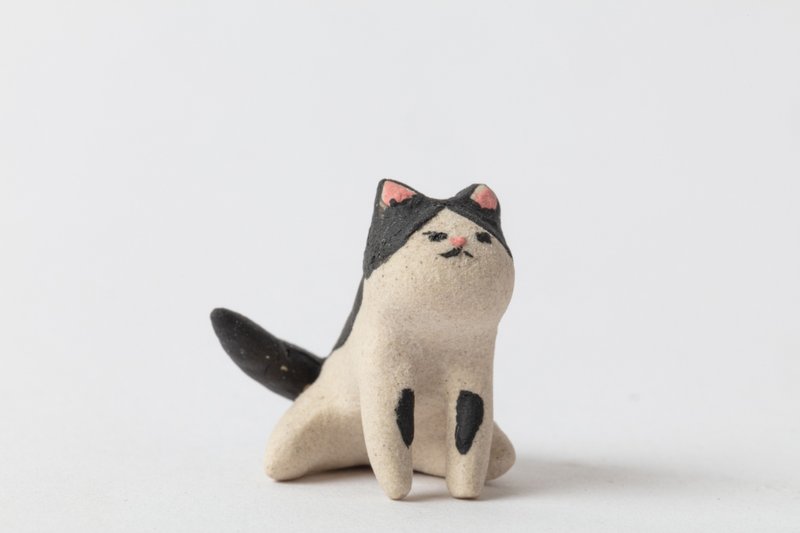 Black and white cat series—Why is Mercedes so cute? - Items for Display - Pottery White