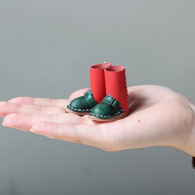 【穎川手創】🎄聖誕節限定迷你長統靴吊飾-雙色版紅配綠🎄聖誕禮物/交換禮物/鑰匙圈/Christmas gift - 鑰匙圈/鑰匙包 - 真皮 綠色
