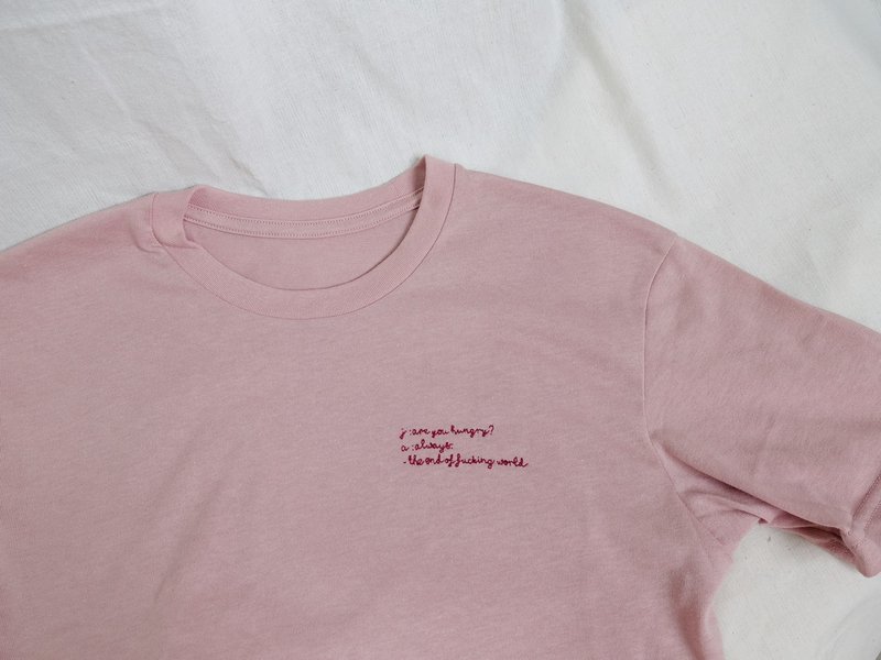 【特別訂製禮物】手繡 T-shirt、客製化文字、字母刺繡，為您量身打造。 - 女裝 T 恤 - 繡線 藍色