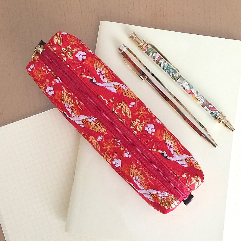 Pen Case with Japanese Traditional Pattern, Kimono "Brocade" - กล่องดินสอ/ถุงดินสอ - วัสดุอื่นๆ สีแดง