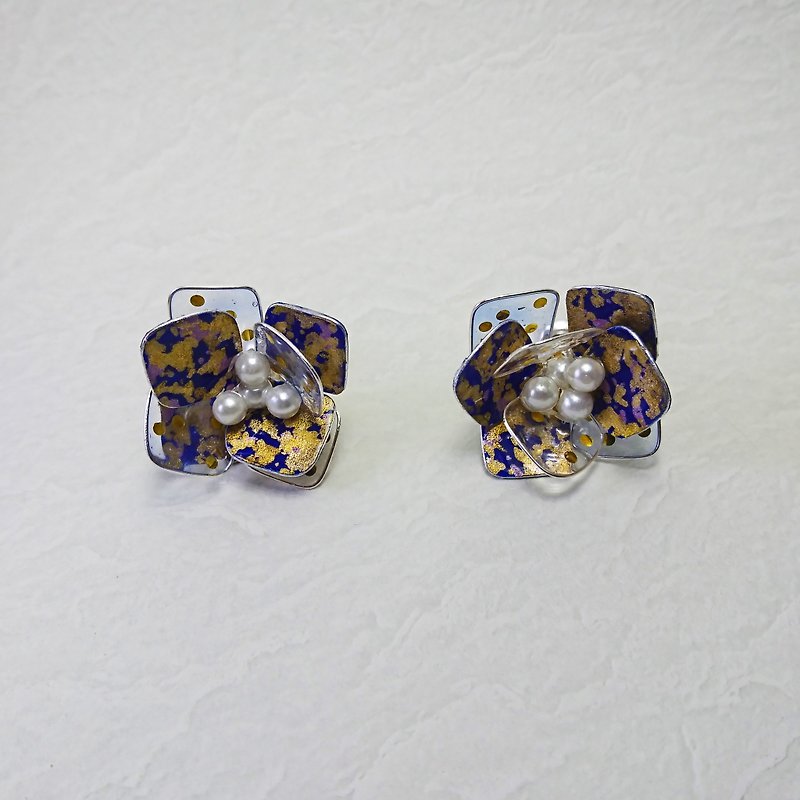 <Flowers - Blue section> Modeling handmade resin earrings / earrings / earring / accessories - ต่างหู - วัสดุอื่นๆ สีน้ำเงิน