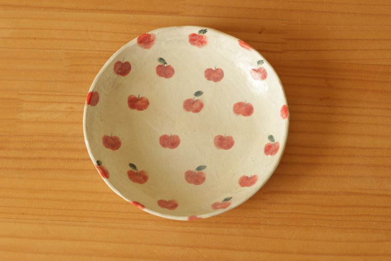 粉引きリンゴいっぱいの6寸皿。 - 小皿 - 陶器 レッド
