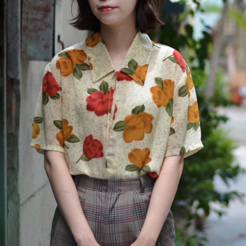 Fruit Petals | Vintage Short Sleeve Shirt - เสื้อเชิ้ตผู้หญิง - วัสดุอื่นๆ 