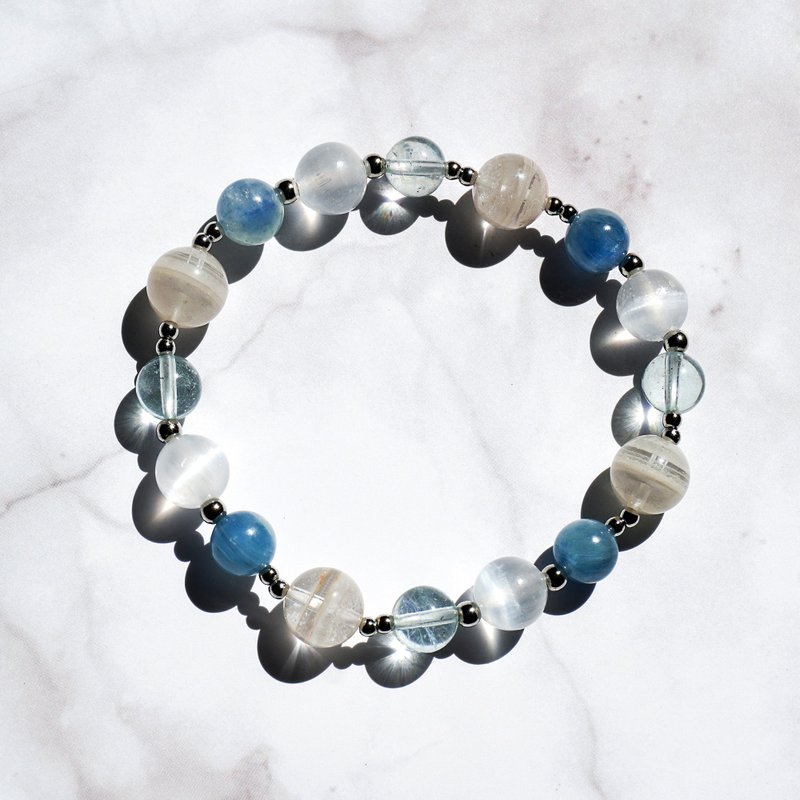 Melaleuca white ghost aquamarine transparent aquamarine sapphire aquamarine gypsum blue and white crystal bracelet - Bracelets - Crystal Blue