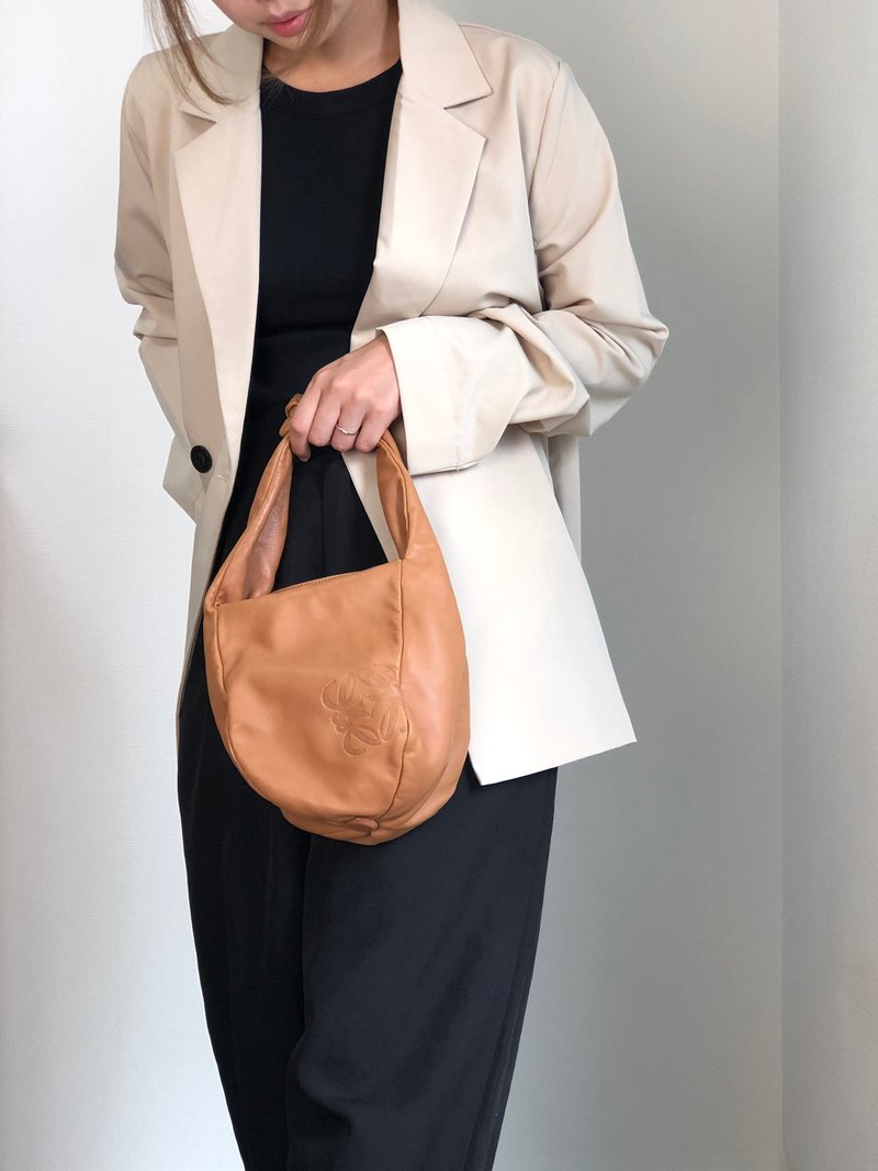 【 日本直送　名牌中古包 】LOEWE ロエベ ショルダーバッグ キャメル アナグラム型押し ナッパレザー ホーボーバッグ vintage 6sxnri - 側背包/斜背包 - 真皮 咖啡色