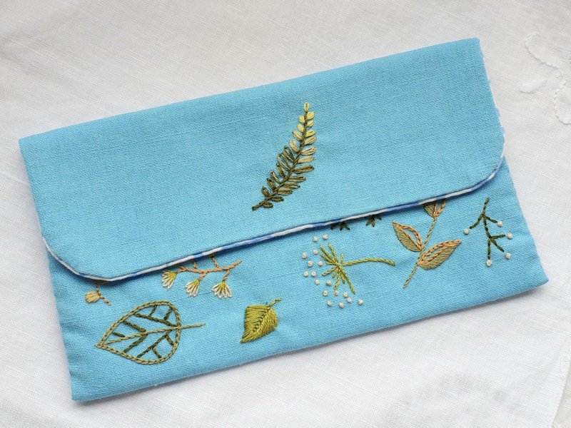 embroidery phone case /green leaf - กระเป๋าเครื่องสำอาง - ผ้าฝ้าย/ผ้าลินิน 