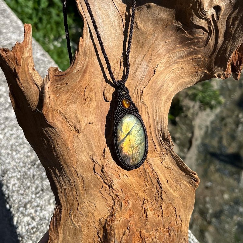 Welcome Yao Macrame labradorite necklace Stone hand-woven ethnic style hippie Wax thread - สร้อยคอ - คริสตัล สีนำ้ตาล