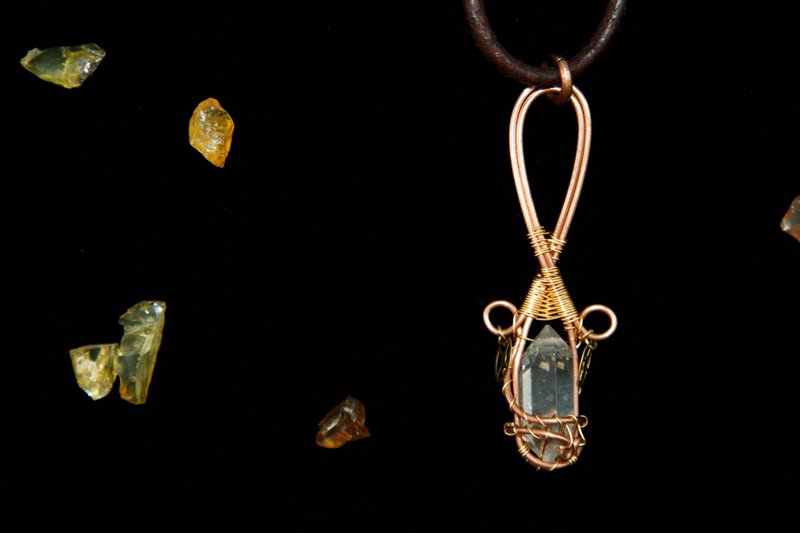 【Series of Crystal】Herkimer diamond crystal pendant (good to be a Pendulum) - สร้อยคอ - เครื่องเพชรพลอย ขาว