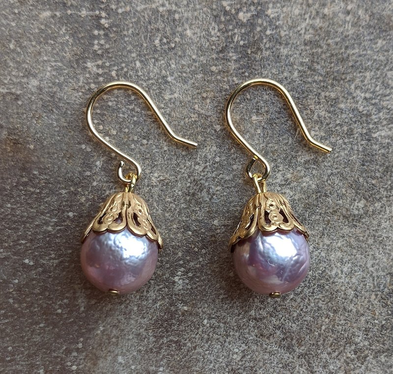 Metallic Freshwater Pearl Earrings - ต่างหู - โลหะ 