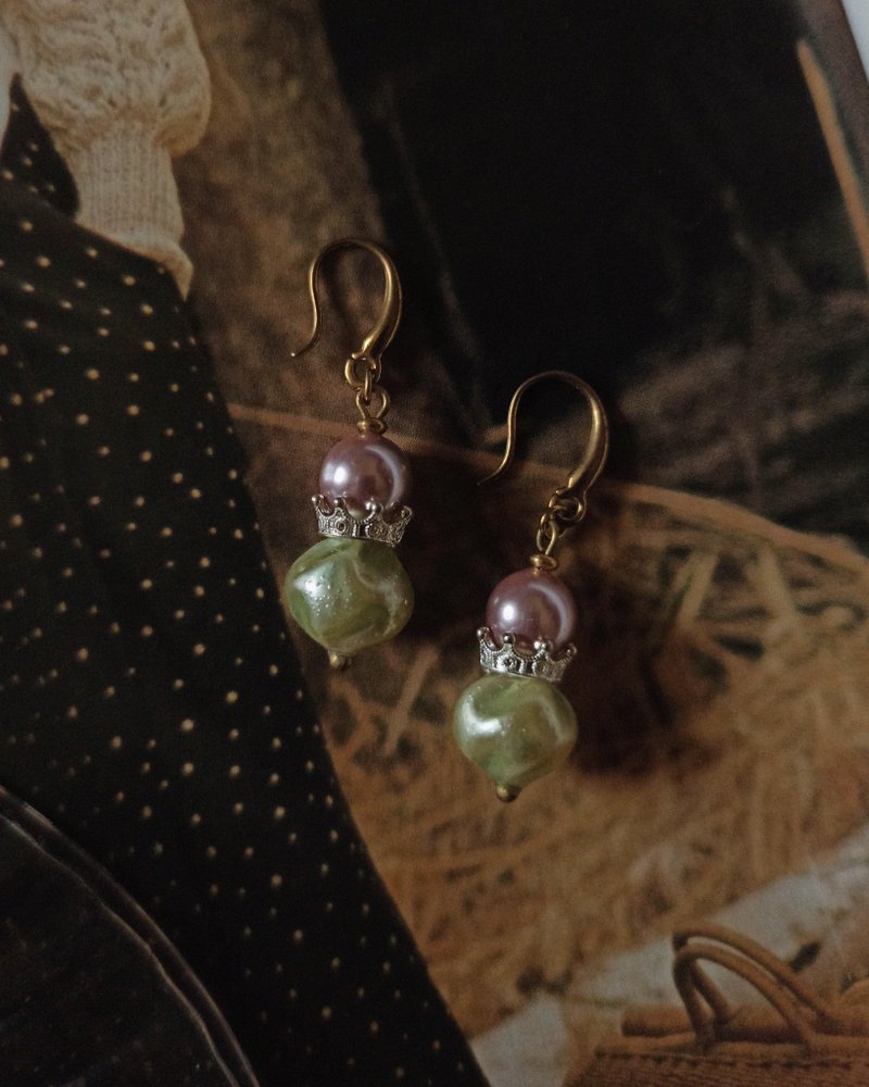 綠果珍珠短耳環 - 皇冠淺綠 - 耳環/耳夾 - 銅/黃銅 多色
