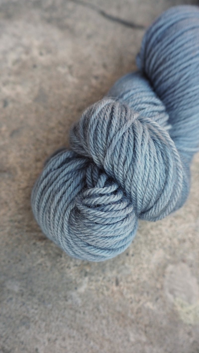 手染線。藍灰(Sport 100%超水洗美麗諾) - 編織/刺繡/羊毛氈/縫紉 - 羊毛 