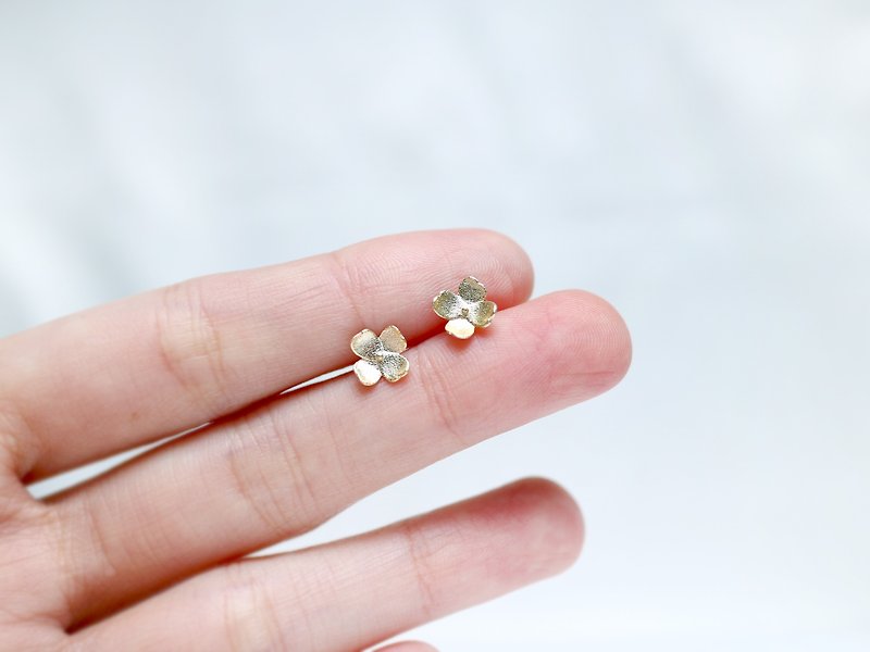 [Infinite lucky little flowers] sterling silver earrings - Earrings & Clip-ons - Sterling Silver 