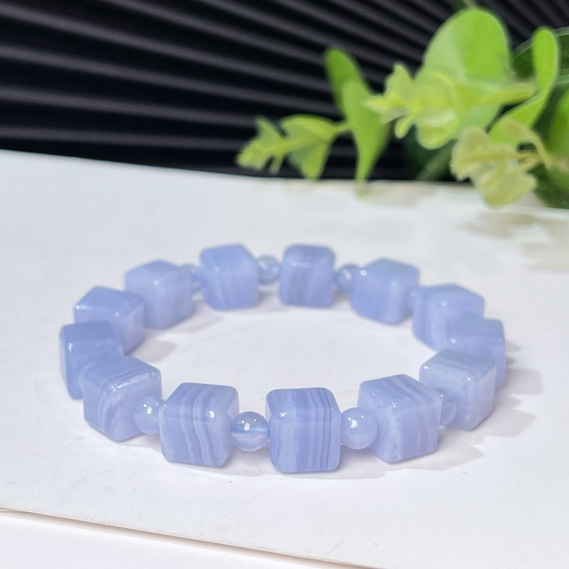 Natural Blue Pattern Agate Sugar Cube Hand Chain Light Blue Striped Square Bracelet Moisturizing Throat Chakra - สร้อยข้อมือ - เครื่องประดับพลอย 