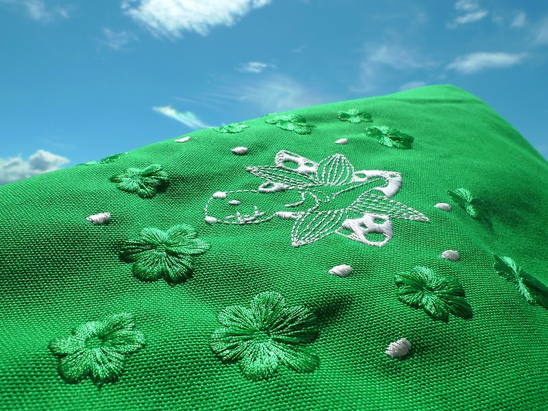 Spotted random chatter ancient cloth bag (green) | talk about embroidery studio - กระเป๋าแมสเซนเจอร์ - ผ้าฝ้าย/ผ้าลินิน สีเขียว