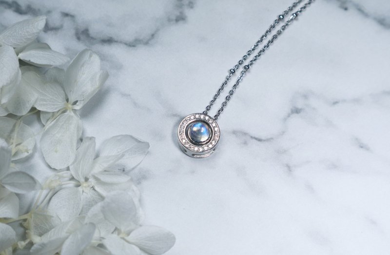 Lucky Natural Moonstone Sterling Silver Necklace Transfer Clavicle Chain Wild Light Luxury Multi-wear Necklace - สร้อยคอ - เครื่องเพชรพลอย ขาว