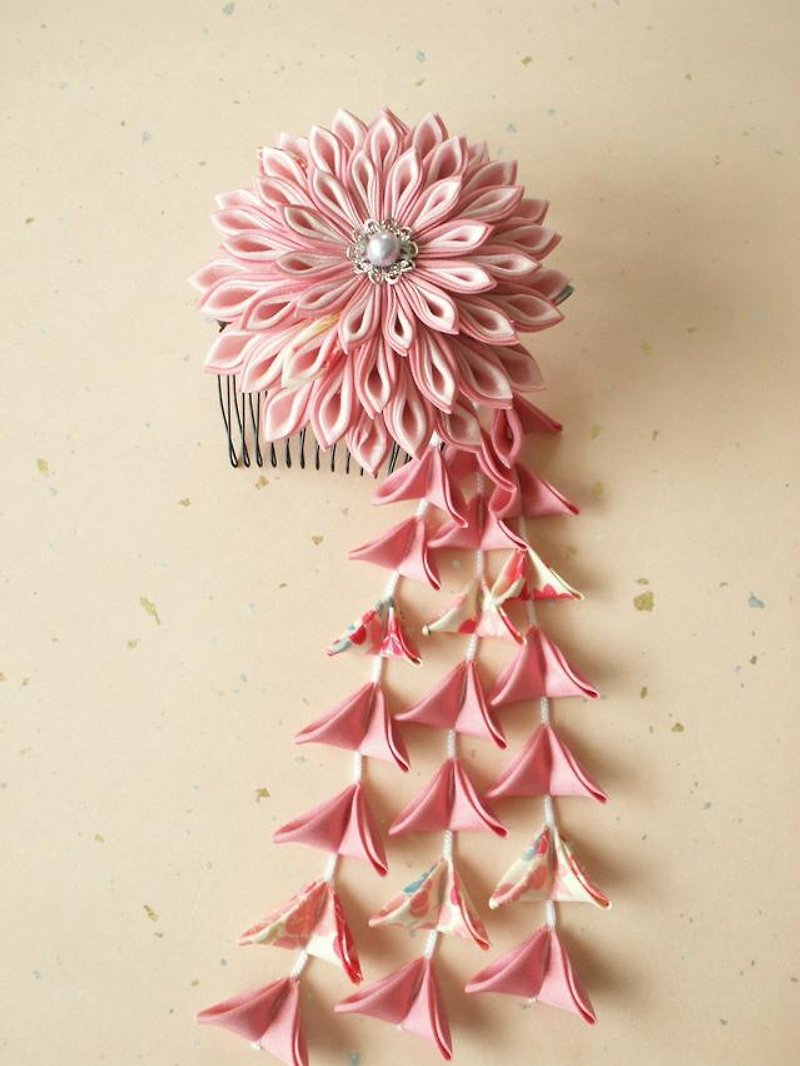 Knob work Hair ornament for sword knob made from old cloth <Pink> Perfect for coming-of-age ceremony ♪ - เครื่องประดับผม - ผ้าไหม สึชมพู