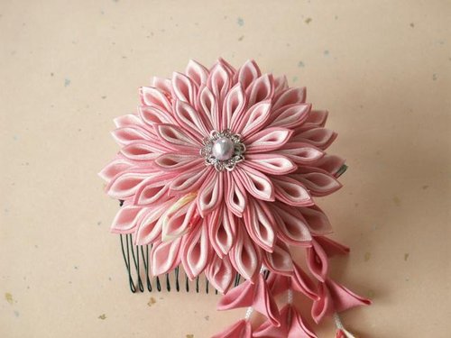 ✳︎古布の髪飾り✳︎ つまみ細工 古布で作った剣つまみの髪飾り〈桃色〉 成人式にぴったり