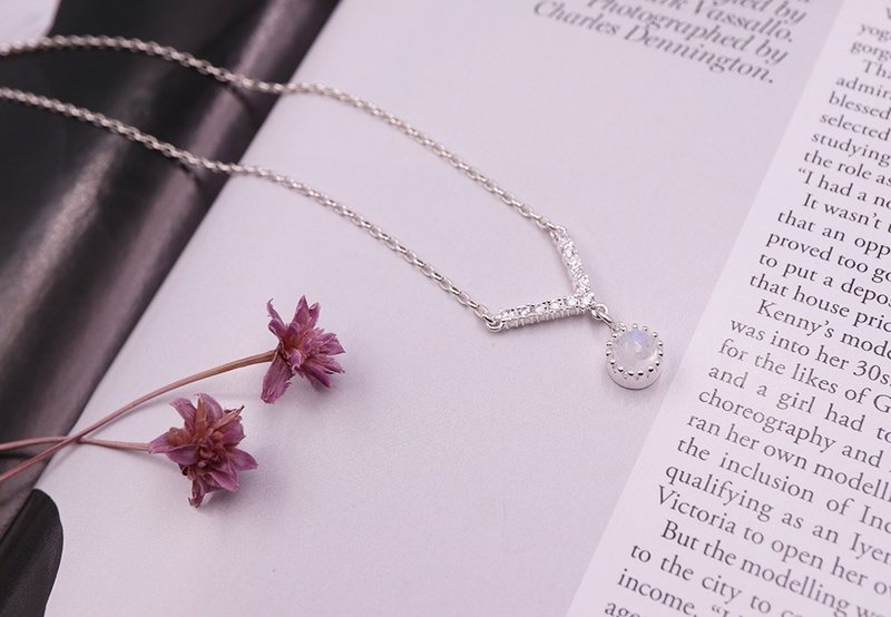 Blooming Diamond-Moonstone - สร้อยคอ - เครื่องเพชรพลอย สีใส