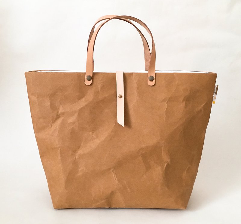 Kraft brown Tote Bag Small with Closure and Tyvek lining - กระเป๋าเอกสาร - กระดาษ สีนำ้ตาล