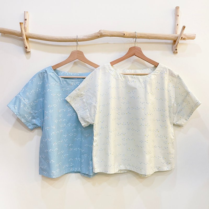 [Mori Weaving Sea] Japanese printed thin cotton cool summer boat-neck drop-shoulder top short-sleeved version (water blue last one) - เสื้อผู้หญิง - ผ้าฝ้าย/ผ้าลินิน สีน้ำเงิน